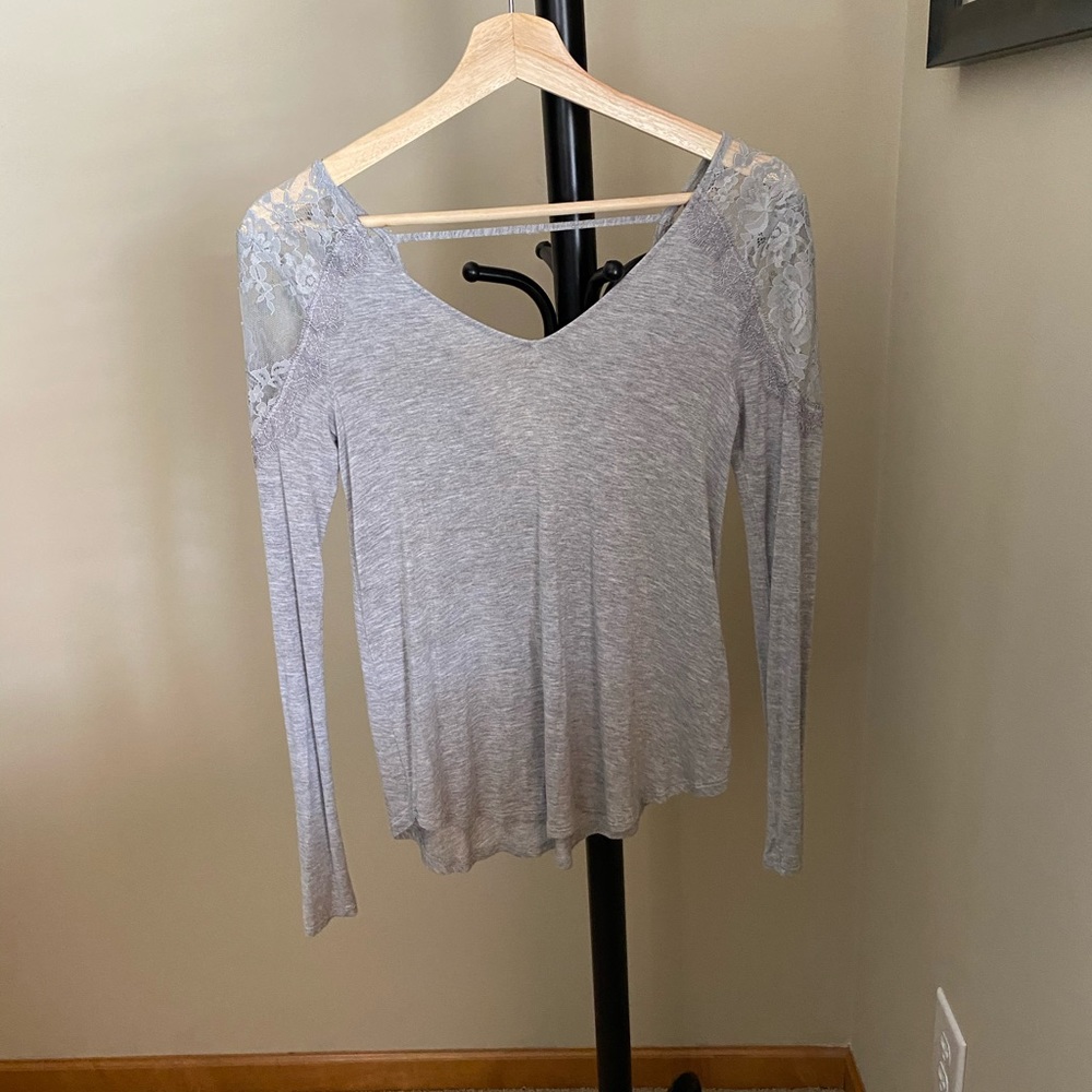 Long sleeved, gray V neck with lace details